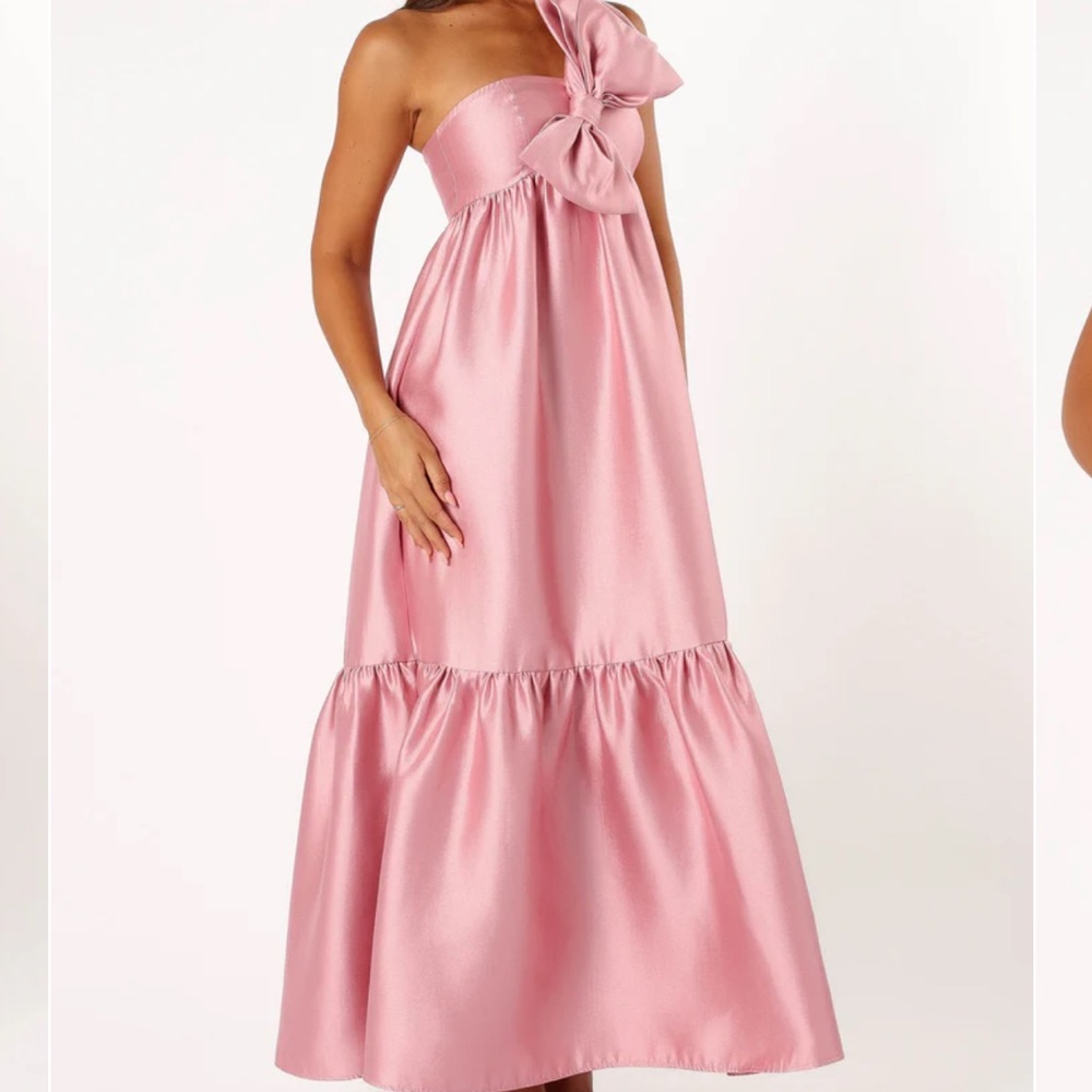 Elegant Pink One-Shoulder Dress